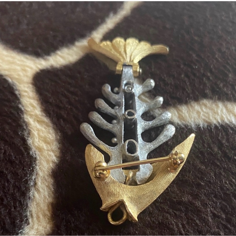 Givenchy Rare Vintage Metallic Fish Skeleton Articulated Pendant Brooch - Picture 4 of 12